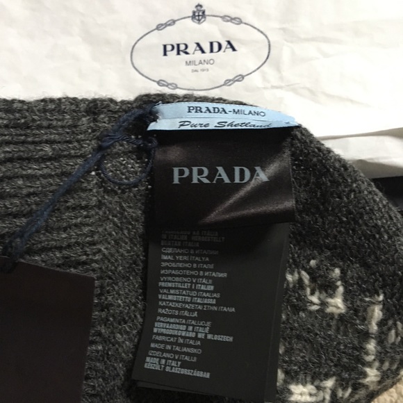 Prada 🧣✨ - Picture 4 of 5